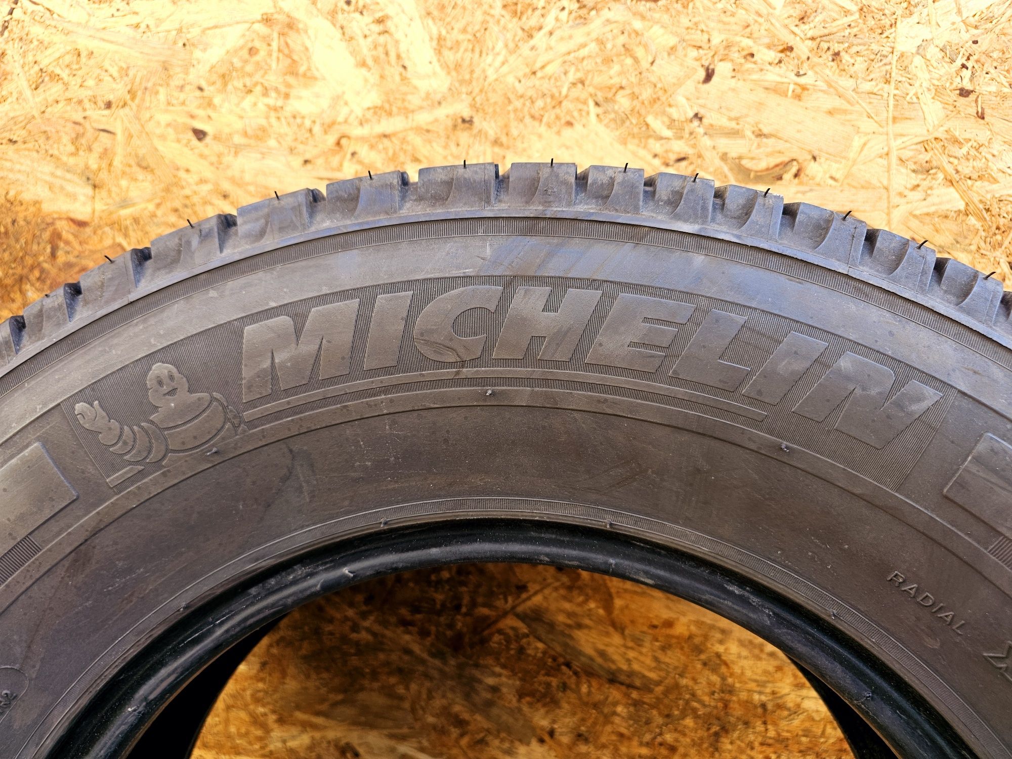 Idealne!!  8mm. 225/75 r16C Michelin Agilis Camping. 0415