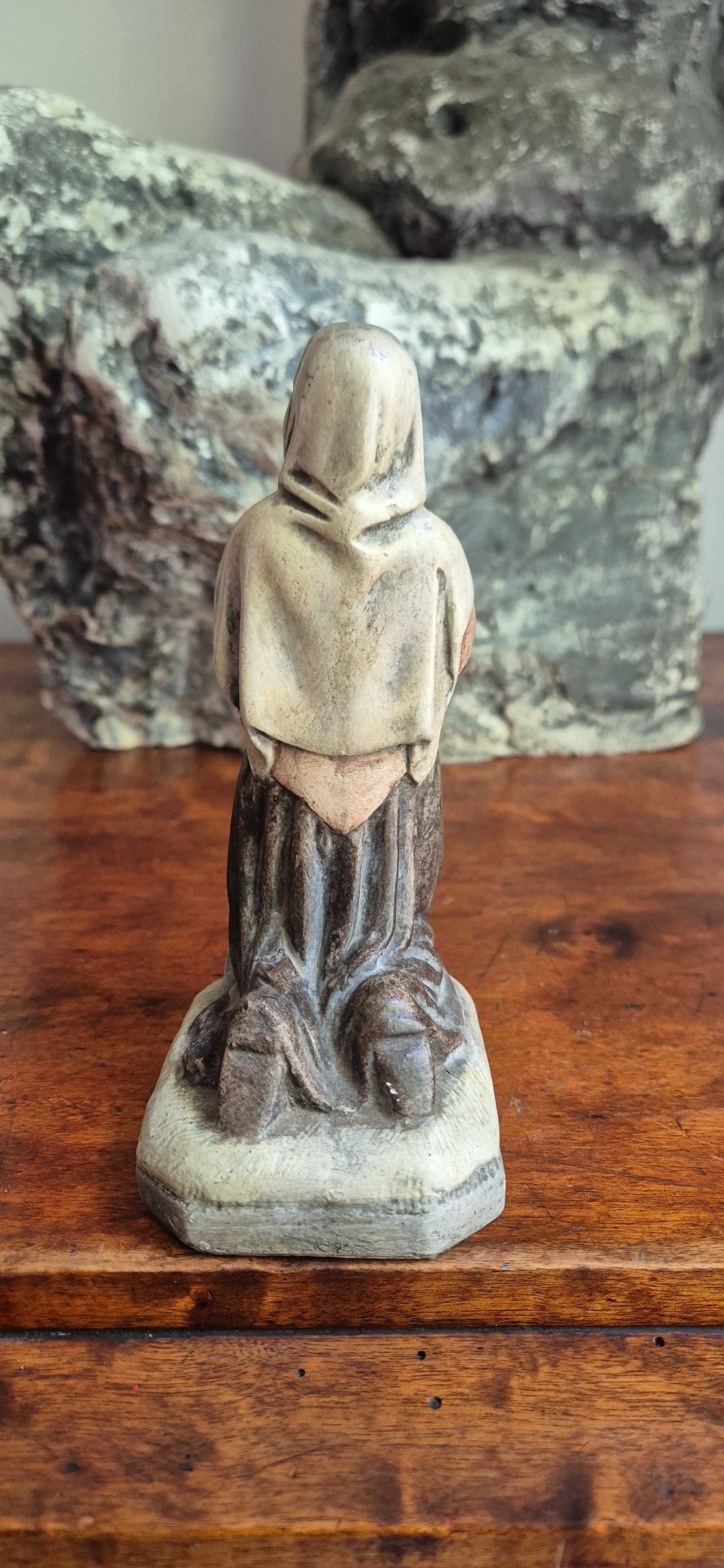 Figura Św. Bernadety stare dewocjonalia antyk Francja