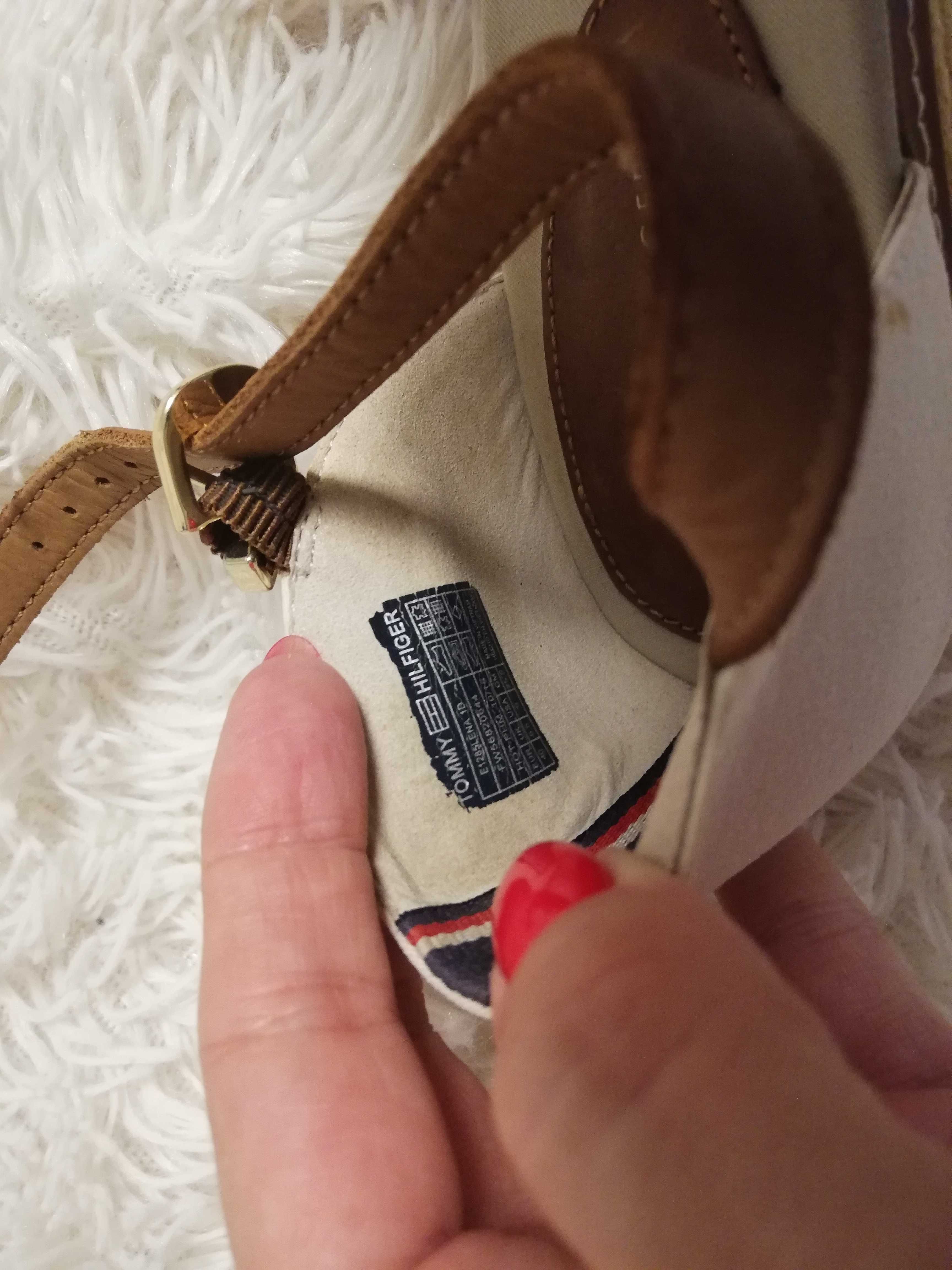 sandały Tommy Hilfiger 40 sandały 40 Tommy Hilfiger na koturnie skóra