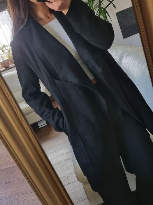 Nowa czarna zamszowa narzutka płaszczyk z kieszeniami Reserved S/M