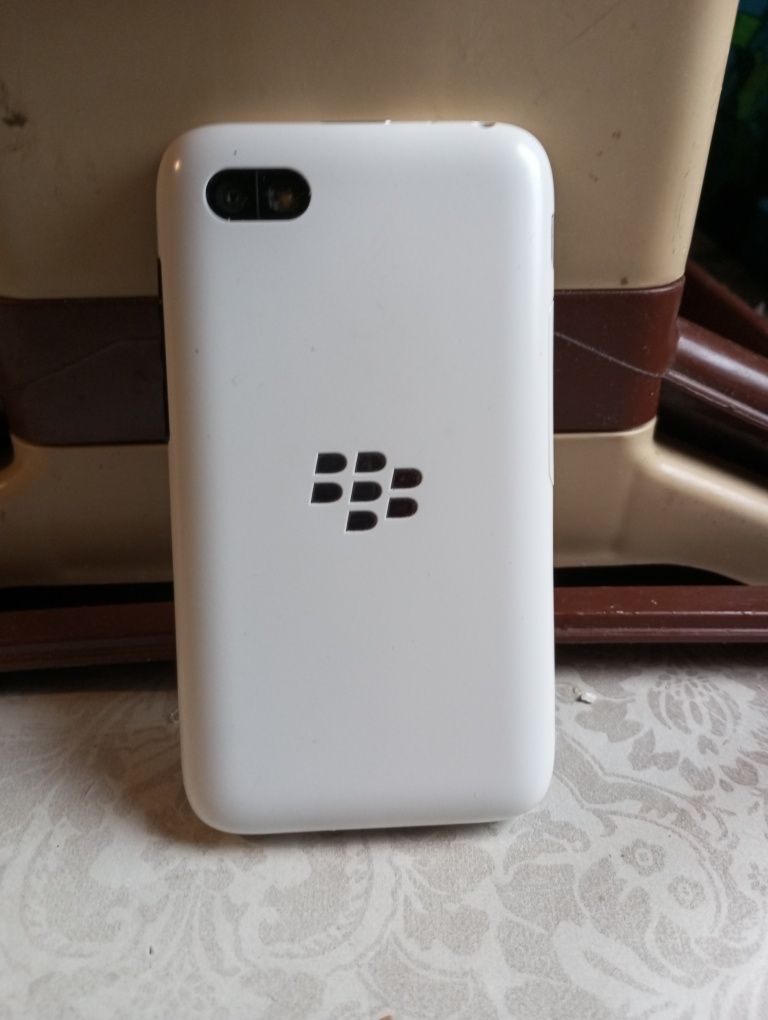 Продам телефон Blackberry Q5 питримуе 4дж