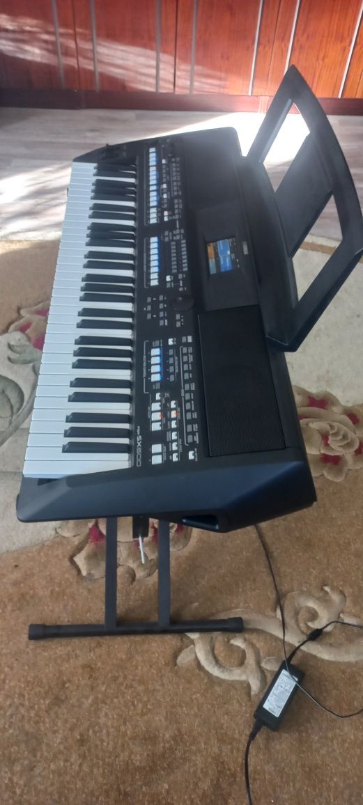 Синтезатор YAMAHA PSR-SX600.