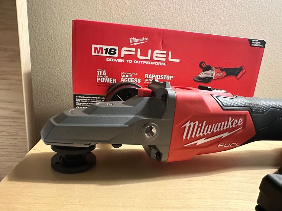 Milwaukee M18 Fuel szlifierka kątowa 125 mm z płaską głowicą