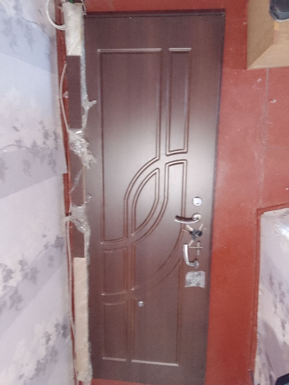 Вхідні двері 2,1 *0,8нові