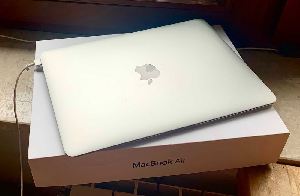 Macbook Air Intel Core i 7, 8 GB RAM, 512GB SSD