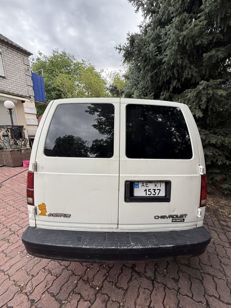 минивен бус Astro van Chevrolet 2004 газ/бенз