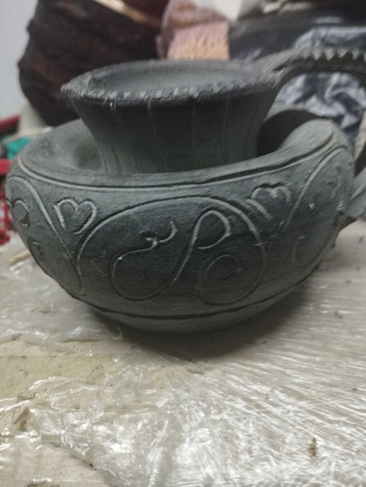 Pote cinzento em ceramica