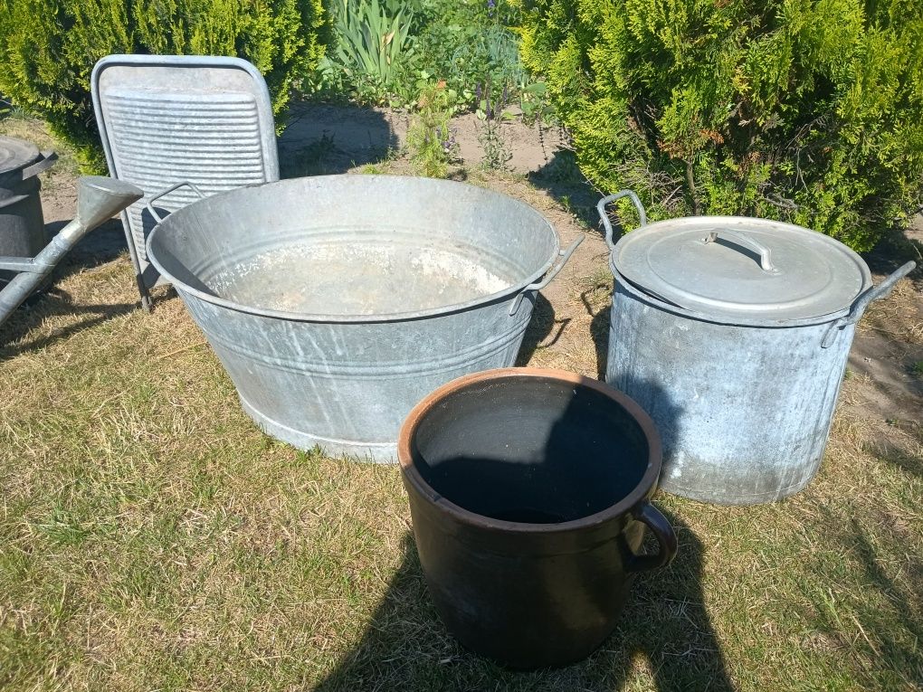 Ocynkowane przedmioty do wystroju ogrodu