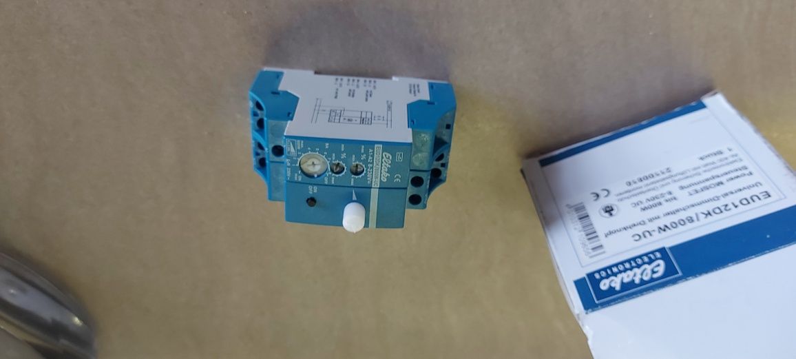 EUD12DK/800W-UC uniwersalny ściemniacz z regulatorem obrotowym