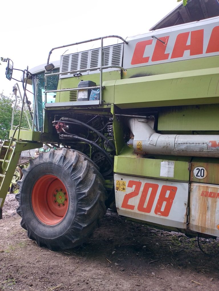 Продам( поміняю на трактор) комбайн Claas mega 208 (2).
