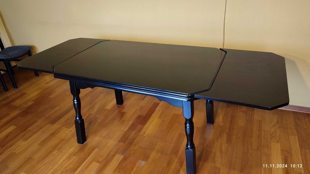 Stół drewniany, czarny, rozkładany