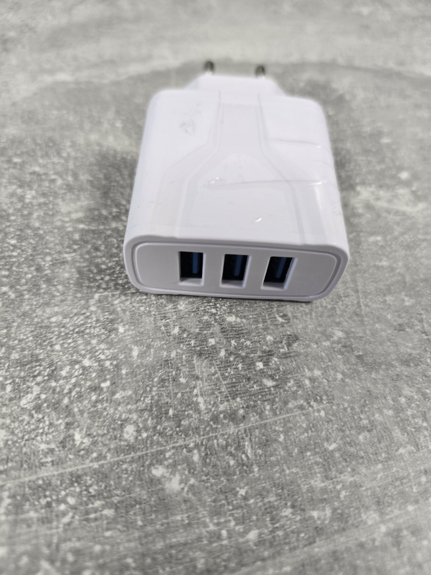 Ładowarka do telefonu Solma .
3 wejścia USB