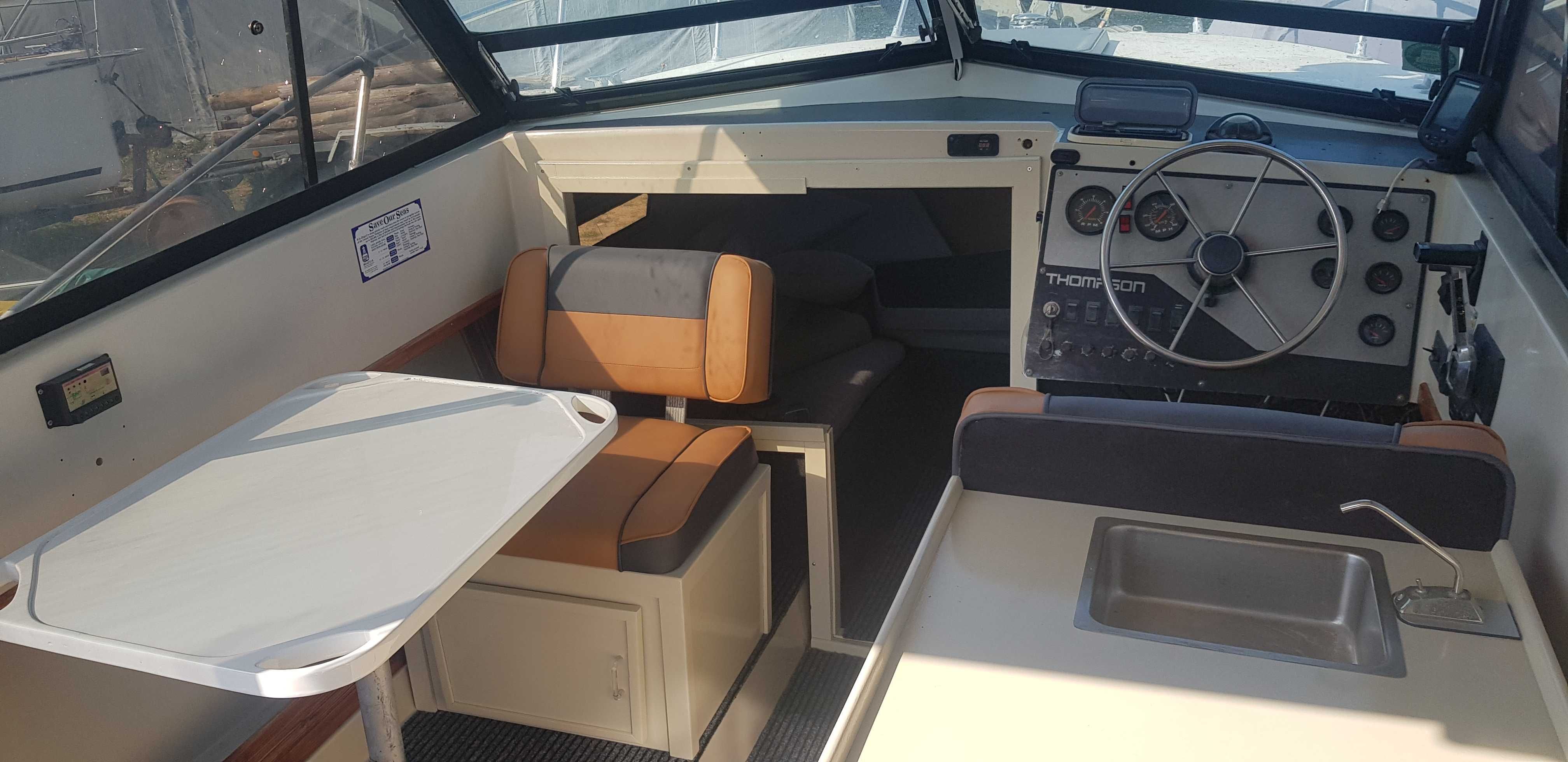 jacht motorowy Thompson 24 hardtop volvo penta 260 km bayliner sea ray