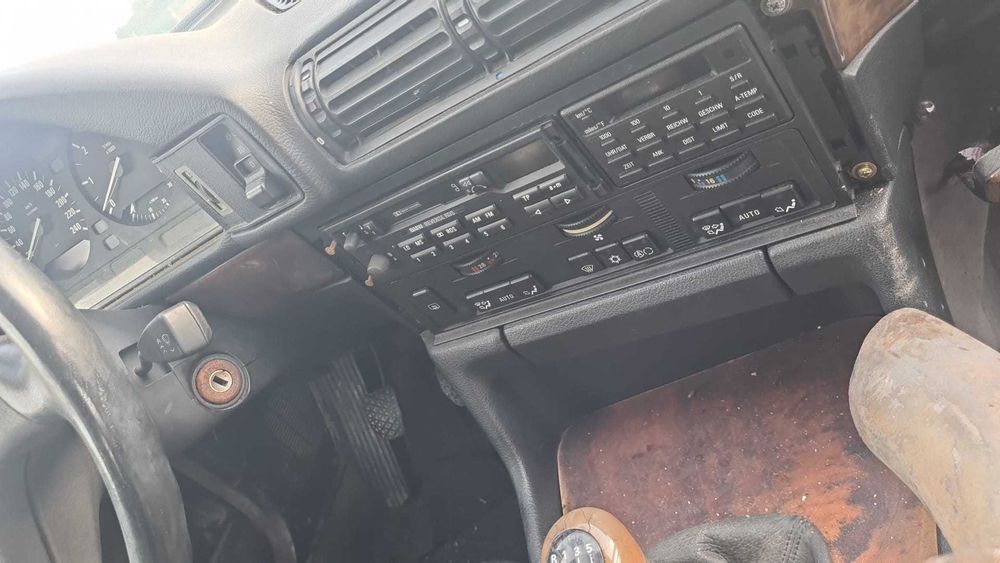 duas BMW E34 Touring 525TDS às peças