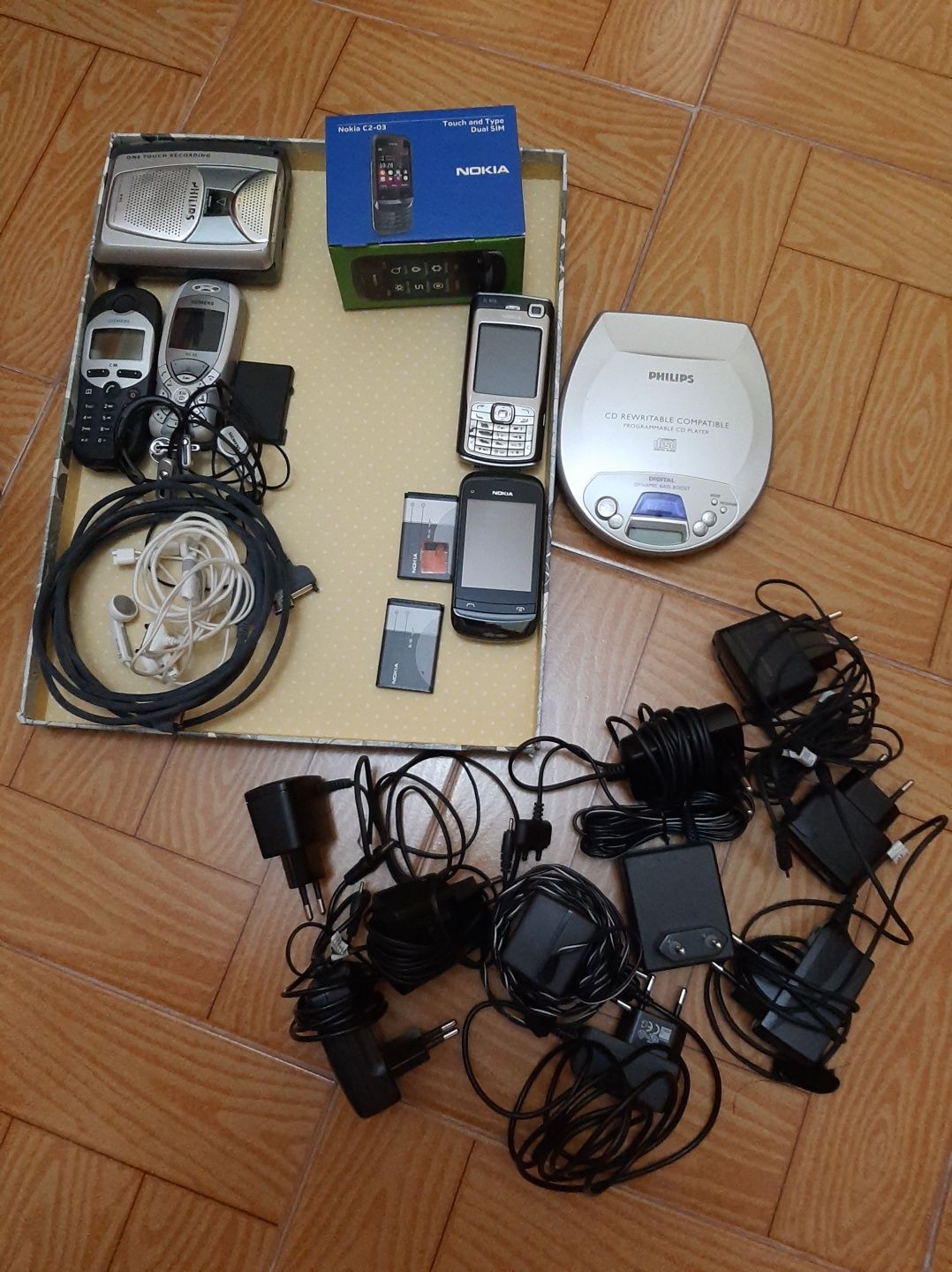 Telemóveis,leitor de cassetes e de cds