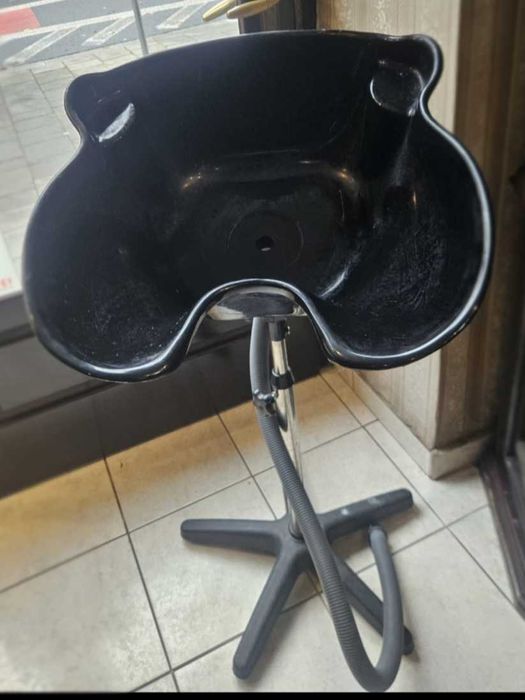 Sprzedam fotele fryzjerskie wraz z myjką