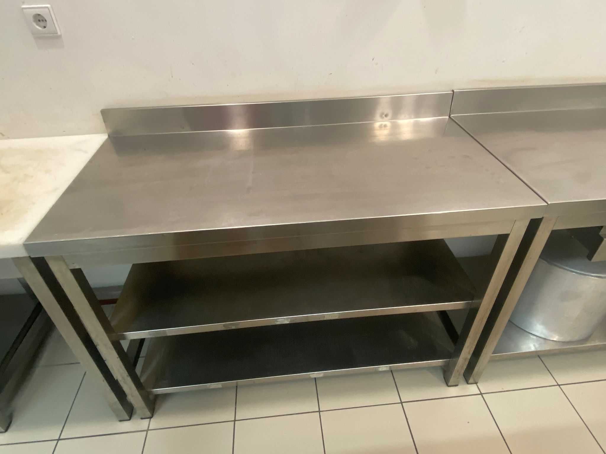 Bancada de cozinha em INOX com prateleira inferior