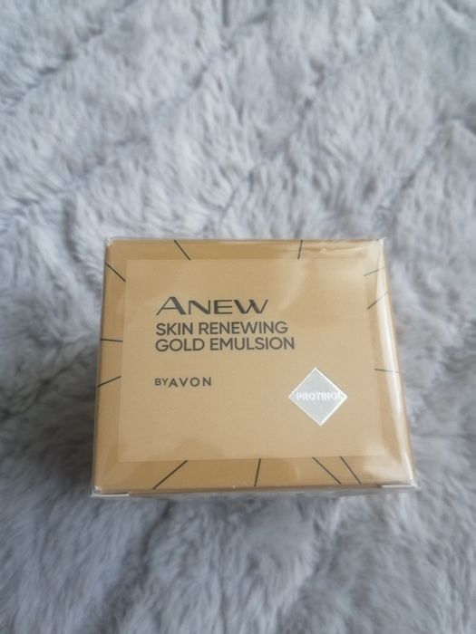 Złota emulsja na noc Anew Avon