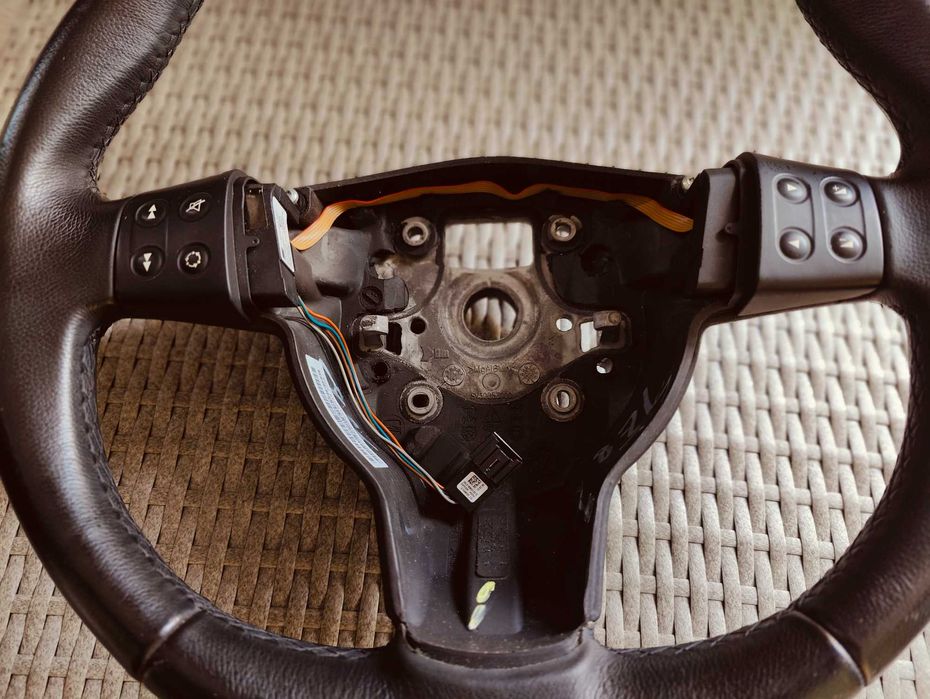 Volante de Leon 1P com comandos sem airbag