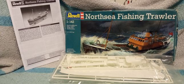 Model do sklejania firmy Revell northsea fishing trawer w skali 1:142