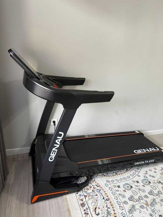 Продаю беговую дорожку Генау