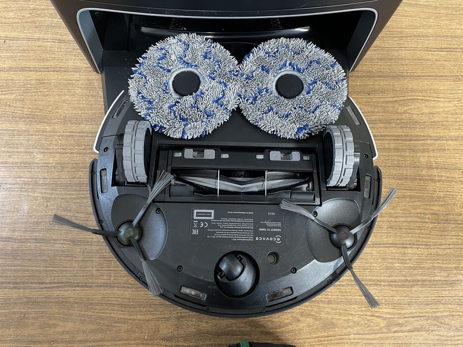 Робот-пилосос Ecovacs Deebot Х1 Omni з Німеччини.