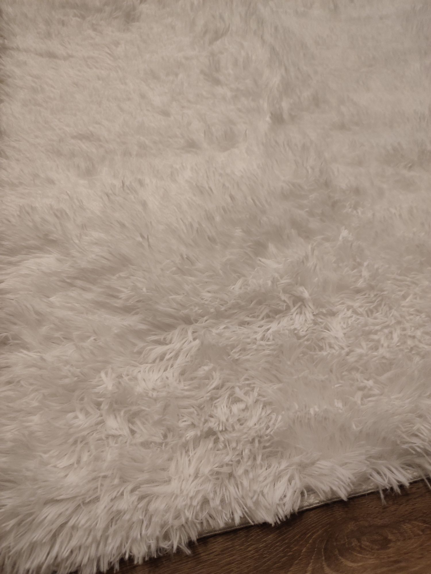 Nowy biały dywan puszysty 100x150
