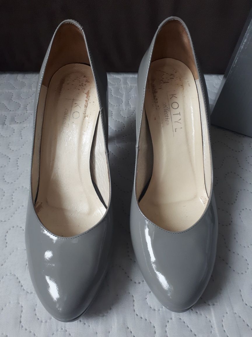 Skórzane buty na obcasie