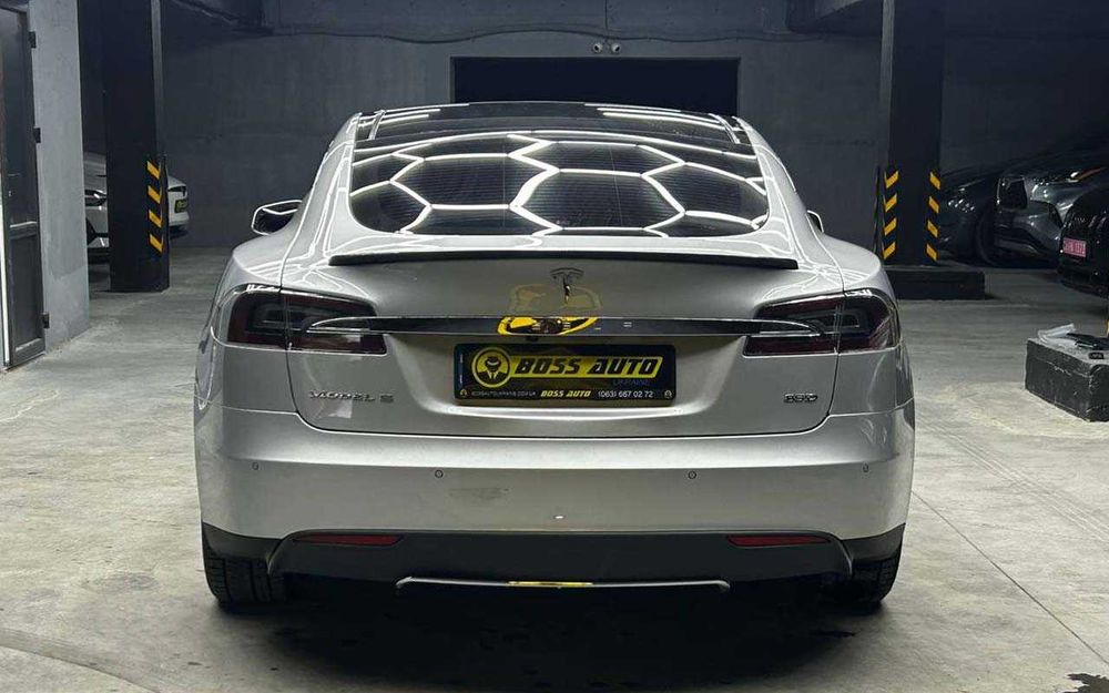 Tesla Model S 2015
