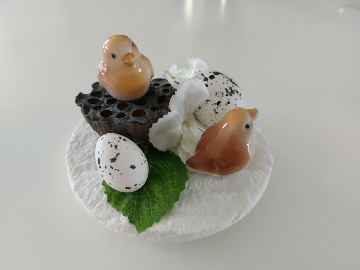 Stroik ceramiczny wiosenny na stół ptaszki
