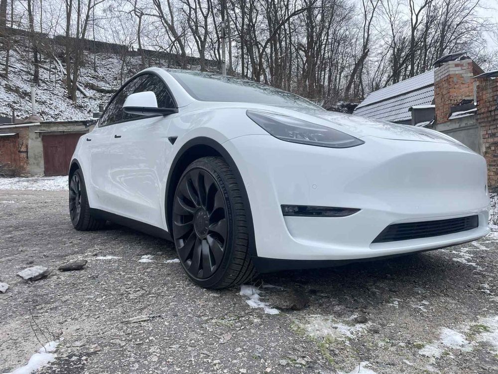 tesla model Y 2022 perfomance