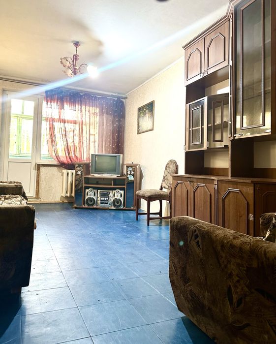 3-х « 8 лікарня» вул Чарівна, 4/9, не кутова