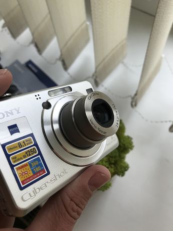 Цифровой фотоаппарат Sony DSC-W100
