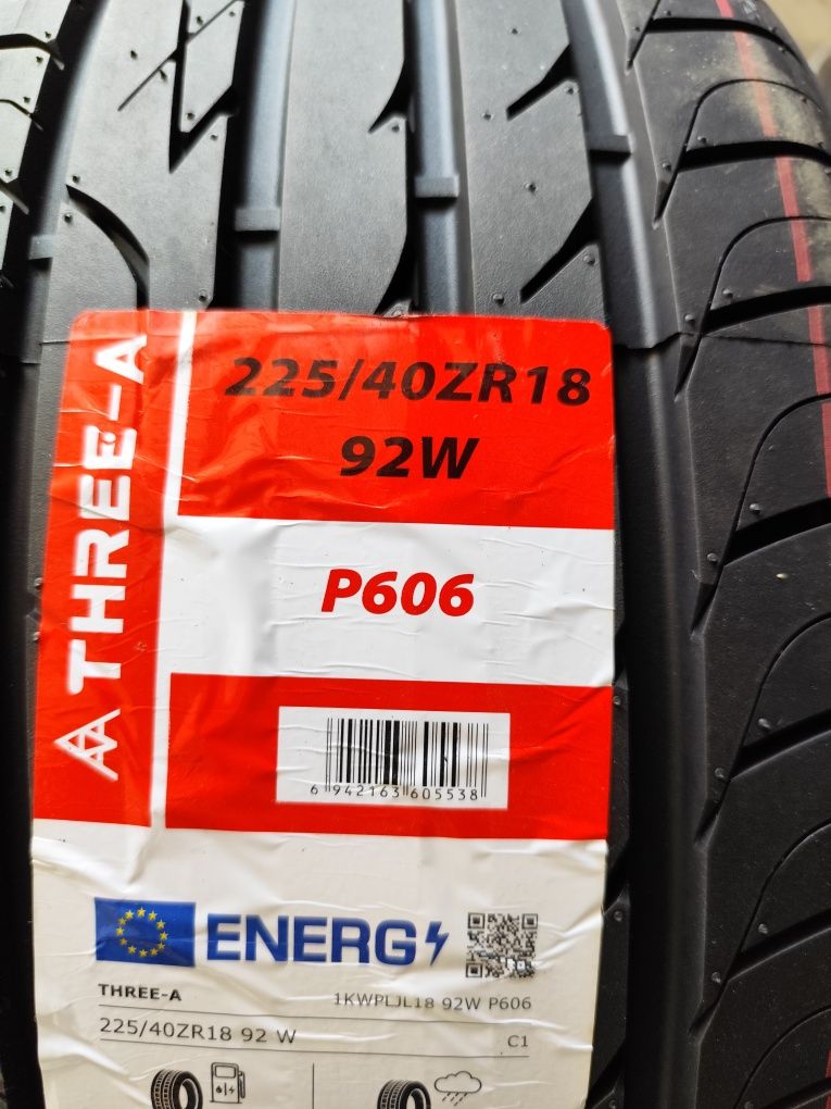 Pneus 225/40r18 Three A Novos