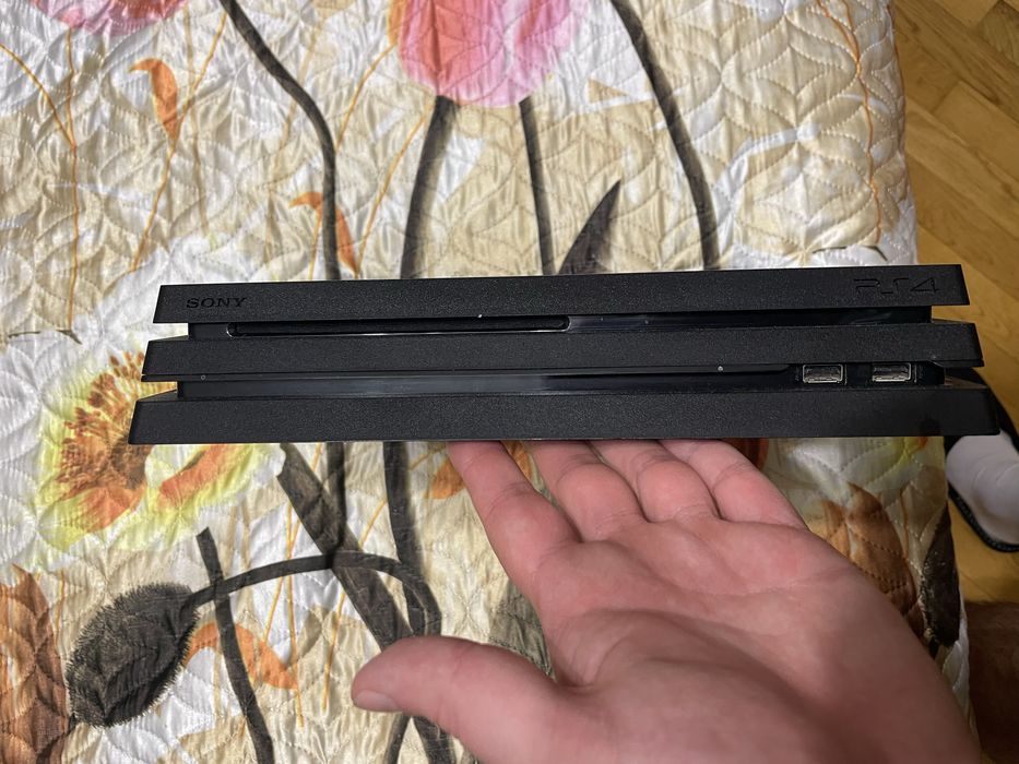 Sony Playstation 4 pro(1 терабайт памяти)