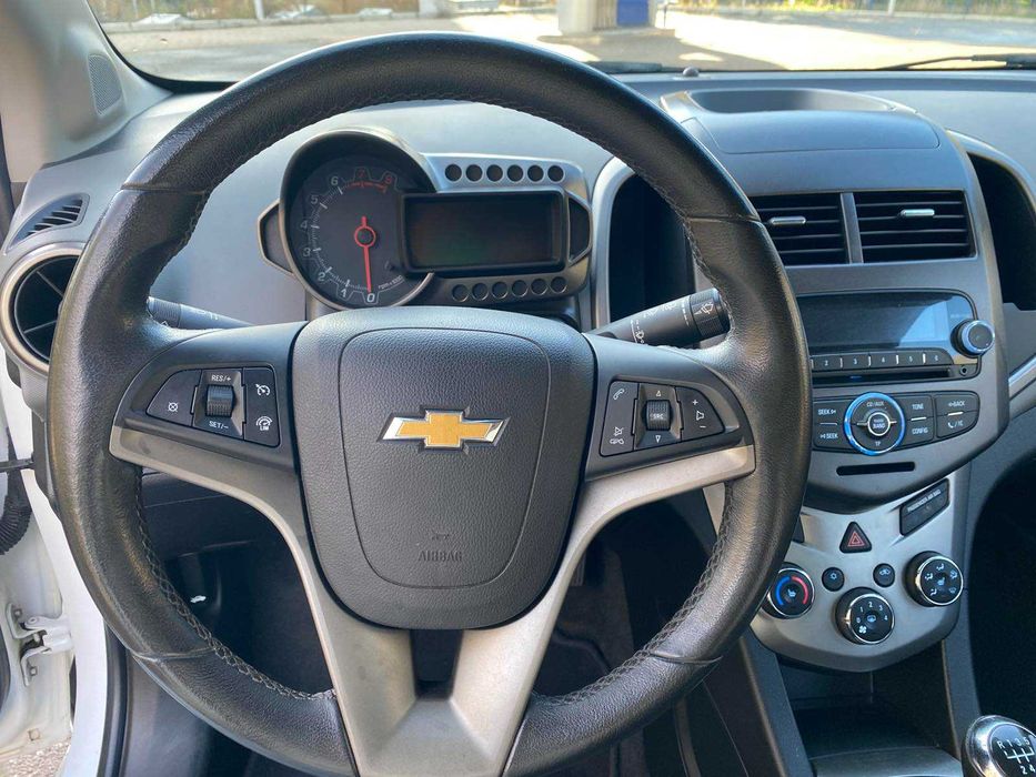 Chevrolet Aveo 2012 року 1.2/бензин