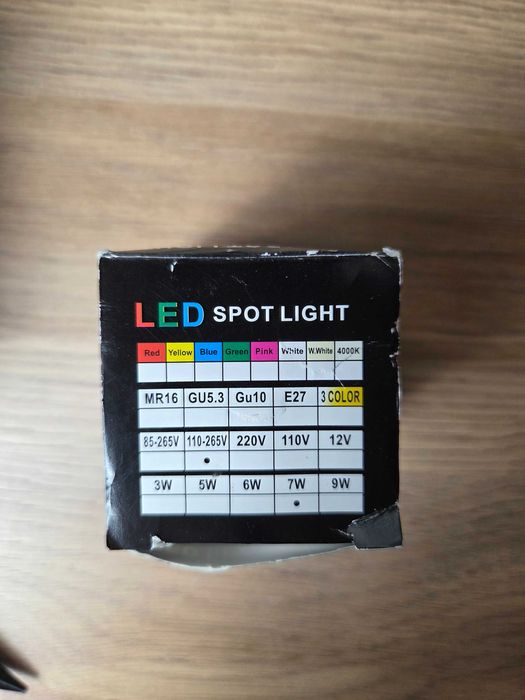 Dwa reflektory LED do ogrodu