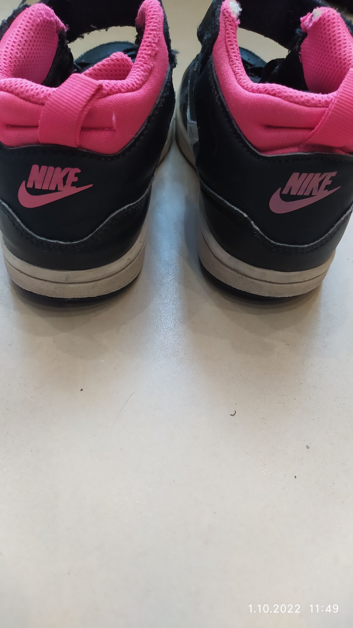 Nike buty dziewczęce rozmiar 30, długość wkładki 18,5 cm