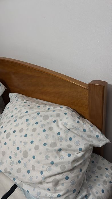 Cama de madeira pingo de mel