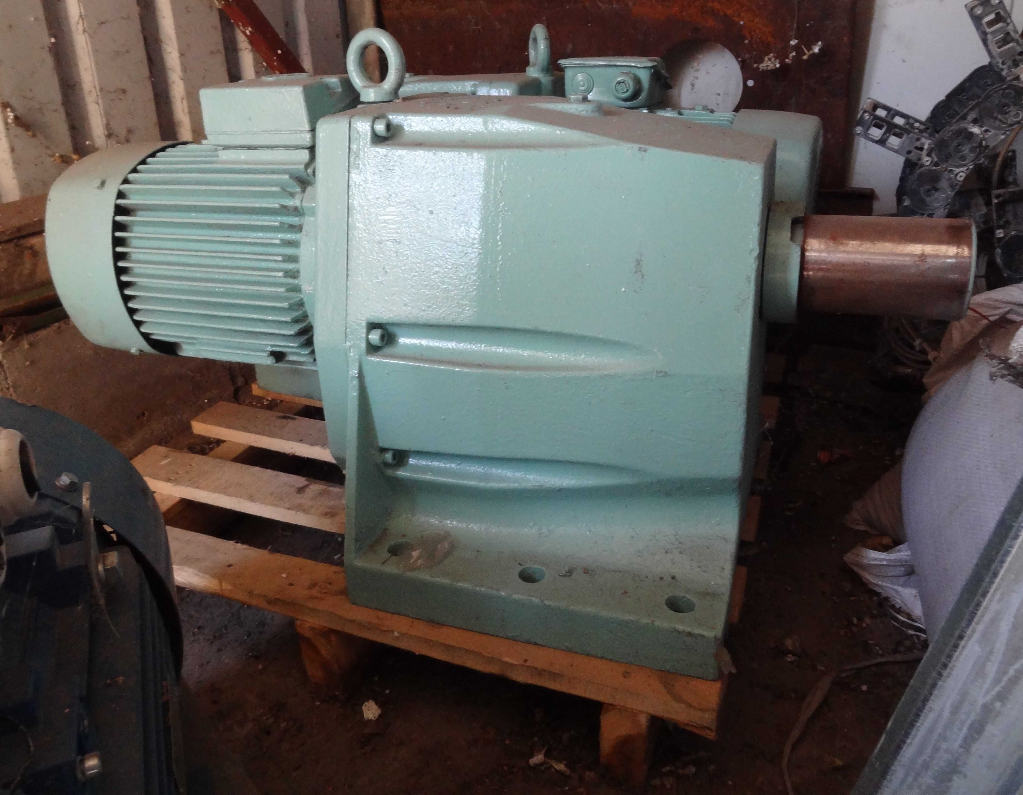 Motoreduktor 7.5kw 20obr/min. VEM    Przekładnia + Silnik