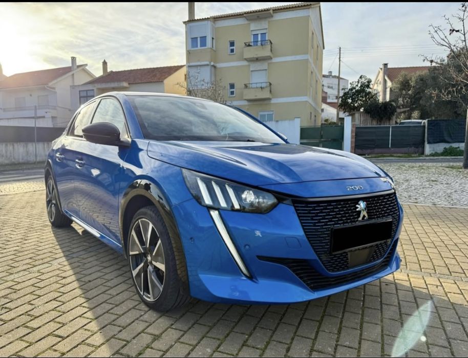 Peugeot e-208 GT