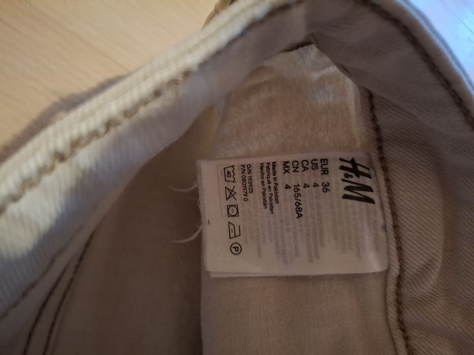 spodnie z szeroką nogawką i wysokim stanem