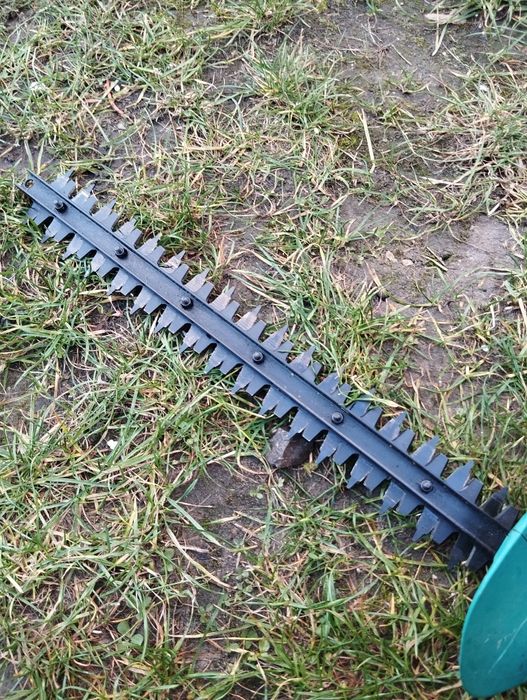 Nożyce do żywopłotu Bosch i Stihl