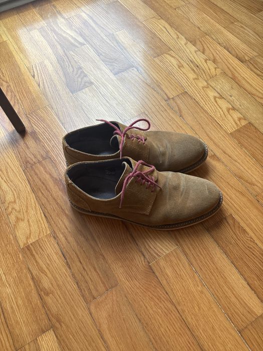 Vendo sapatos de pele