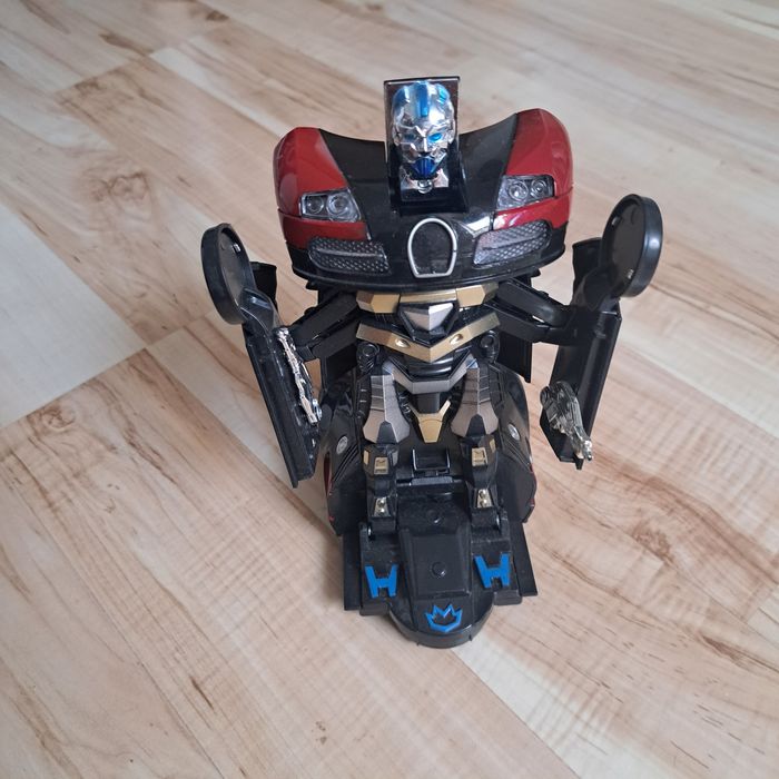 Samochód zmieniający się w robota