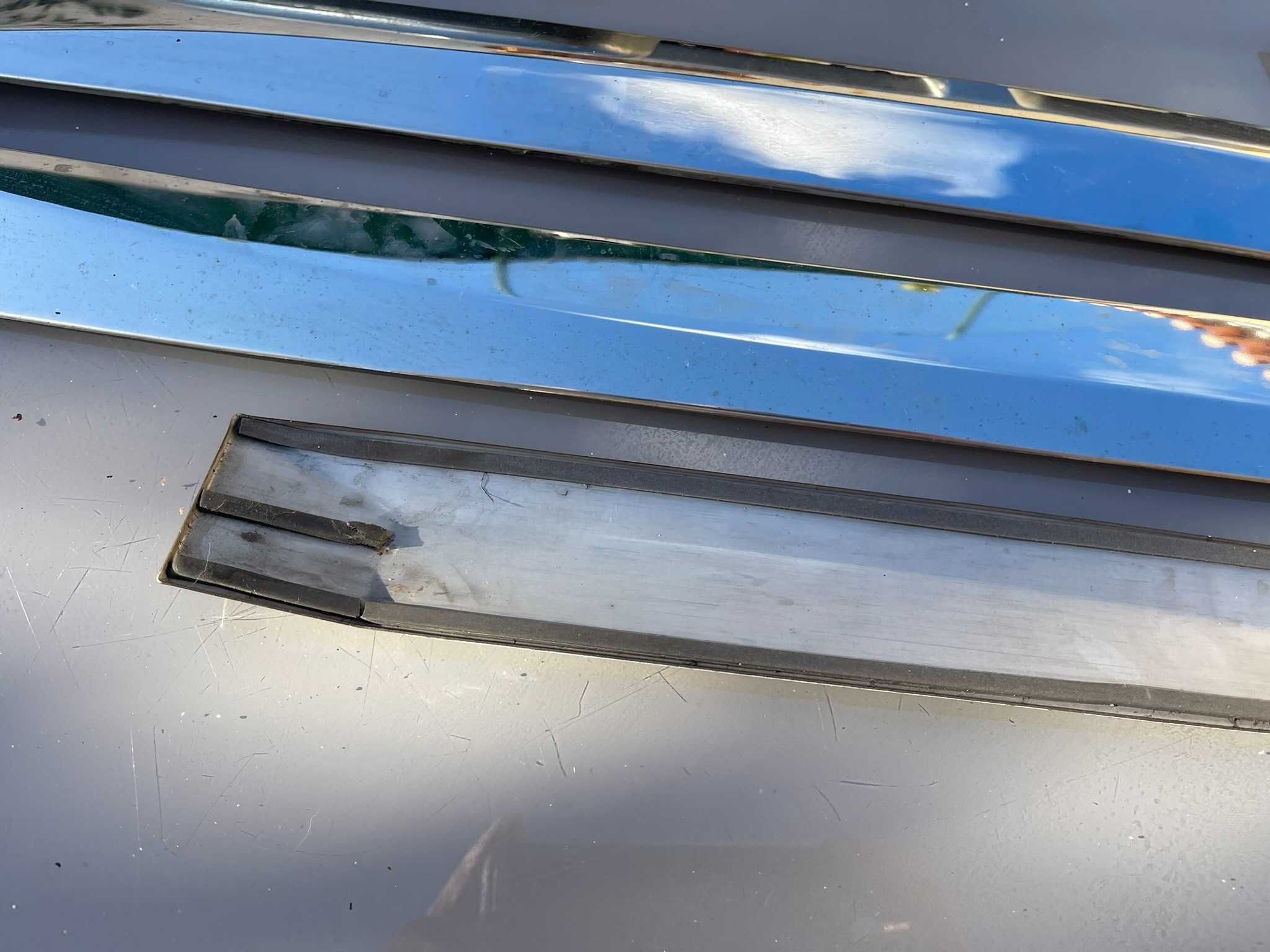 Acessórios cromados para carroçaria Peugeot 3008  bom estado.