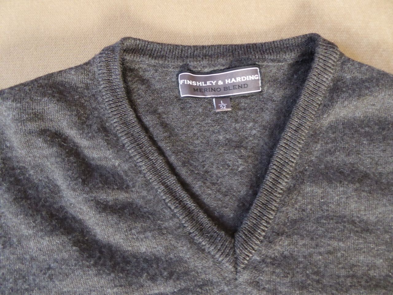 Sweter z wełną merino roz S Finshley & Harding