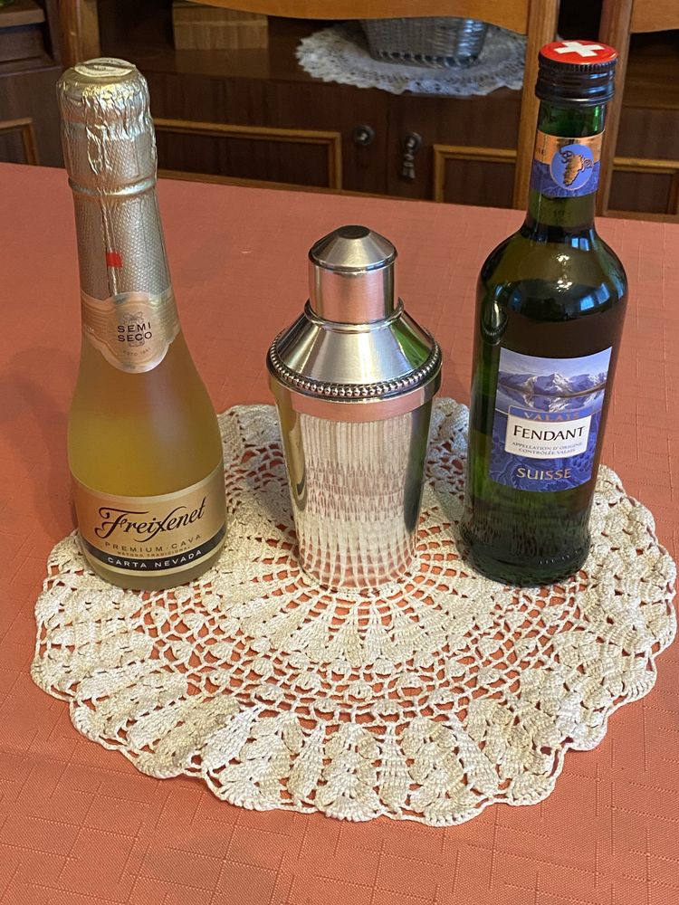 Шейкер для коктелів, з срібла 800 проби.