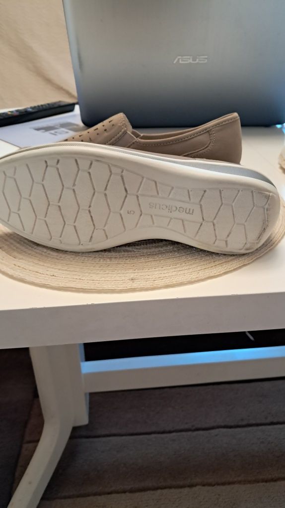 Nowe ,skórzane buty firmy Medicus  roz.38