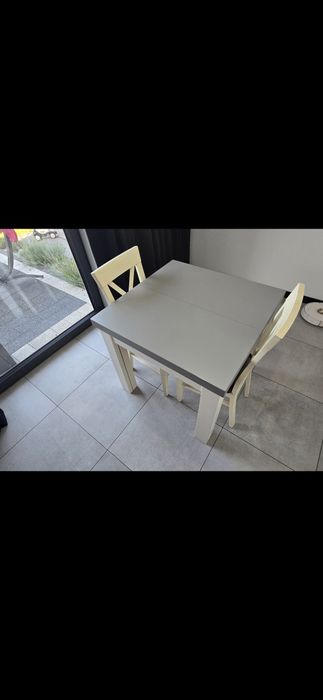 Sprzedam stół + 4 krzesła